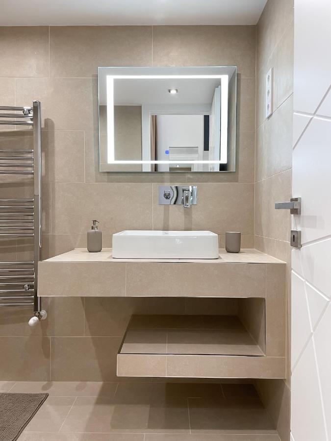 St Stephen Luxury Apartment Budapest Bagian luar foto